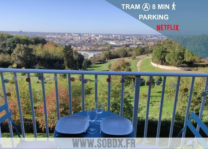 Le Panoramique - Parking, Tram A, Netflix