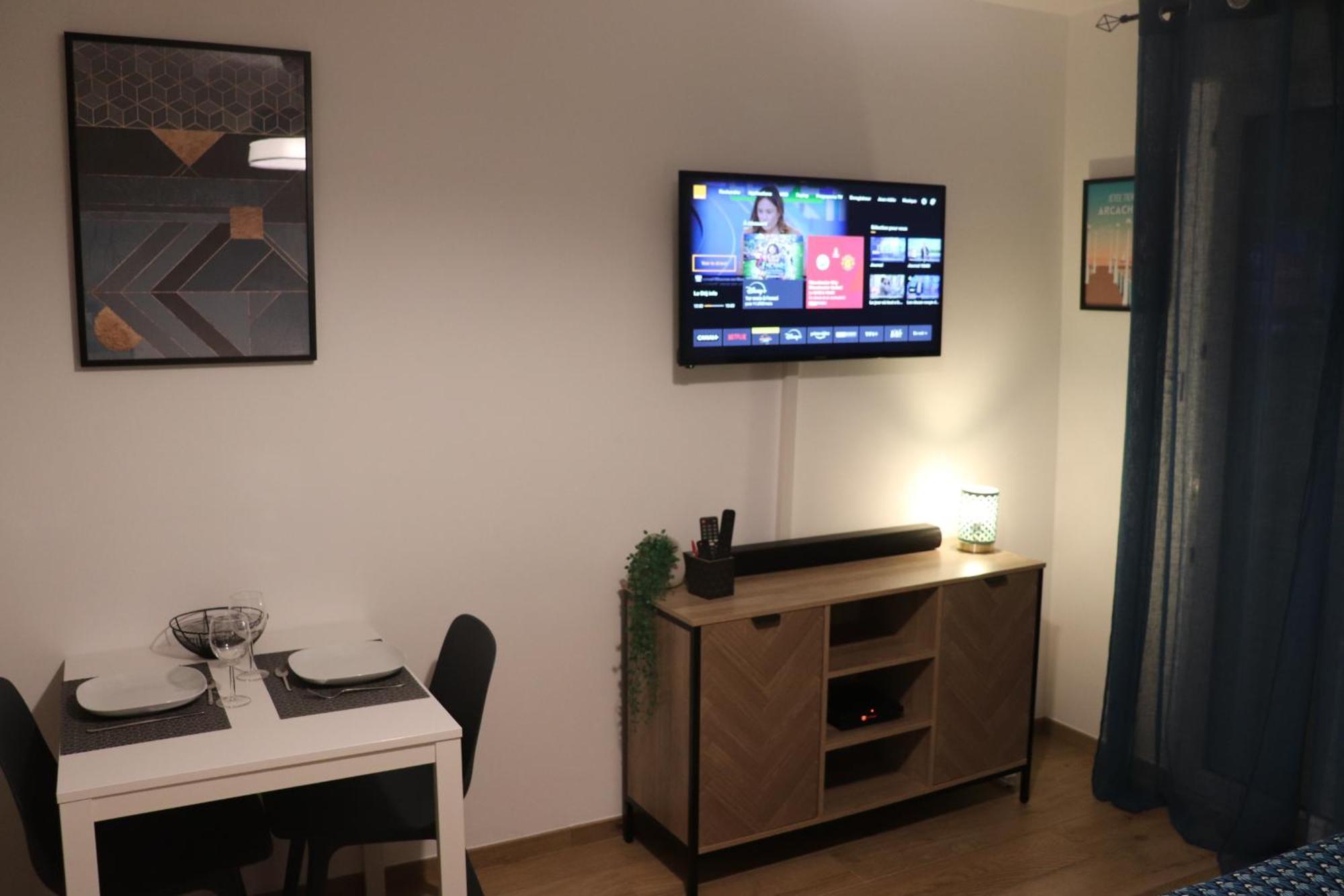 Le Panoramique - Parking, Tram A, Netflix *